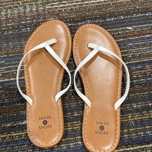 Shade and shore flip flops women’s size 6